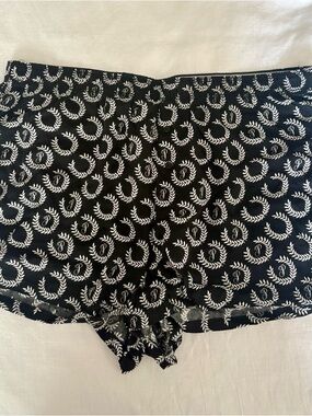 PINK Victoria's Secret Black and White Laurel Logo Sleep Shorts